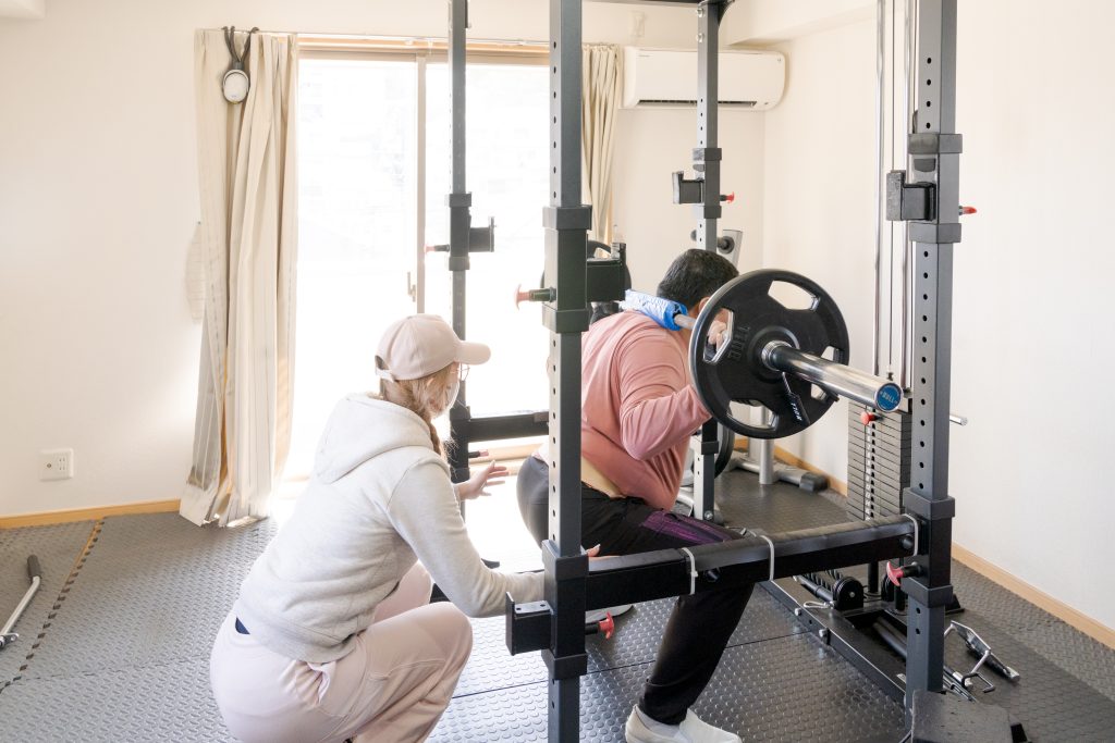 トレーニングをサポートしている様子